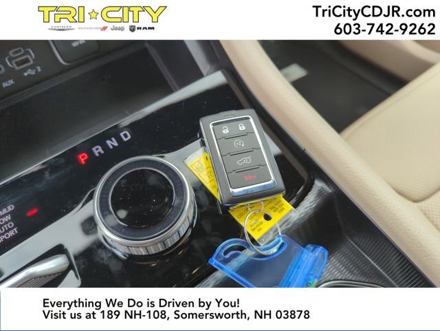 New 2025 Jeep Grand Cherokee Limited w/ Luxury Tech Group II image 47