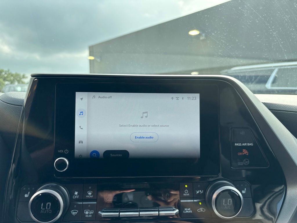 Used 2025 Toyota Highlander XLE FWD image 20