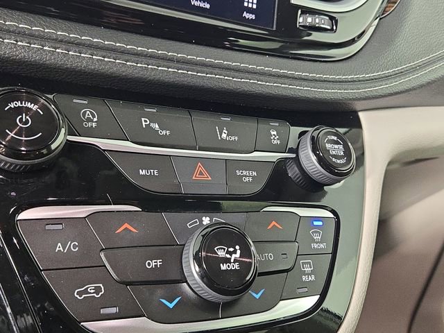 Used 2024 Chrysler Pacifica Limited image 20