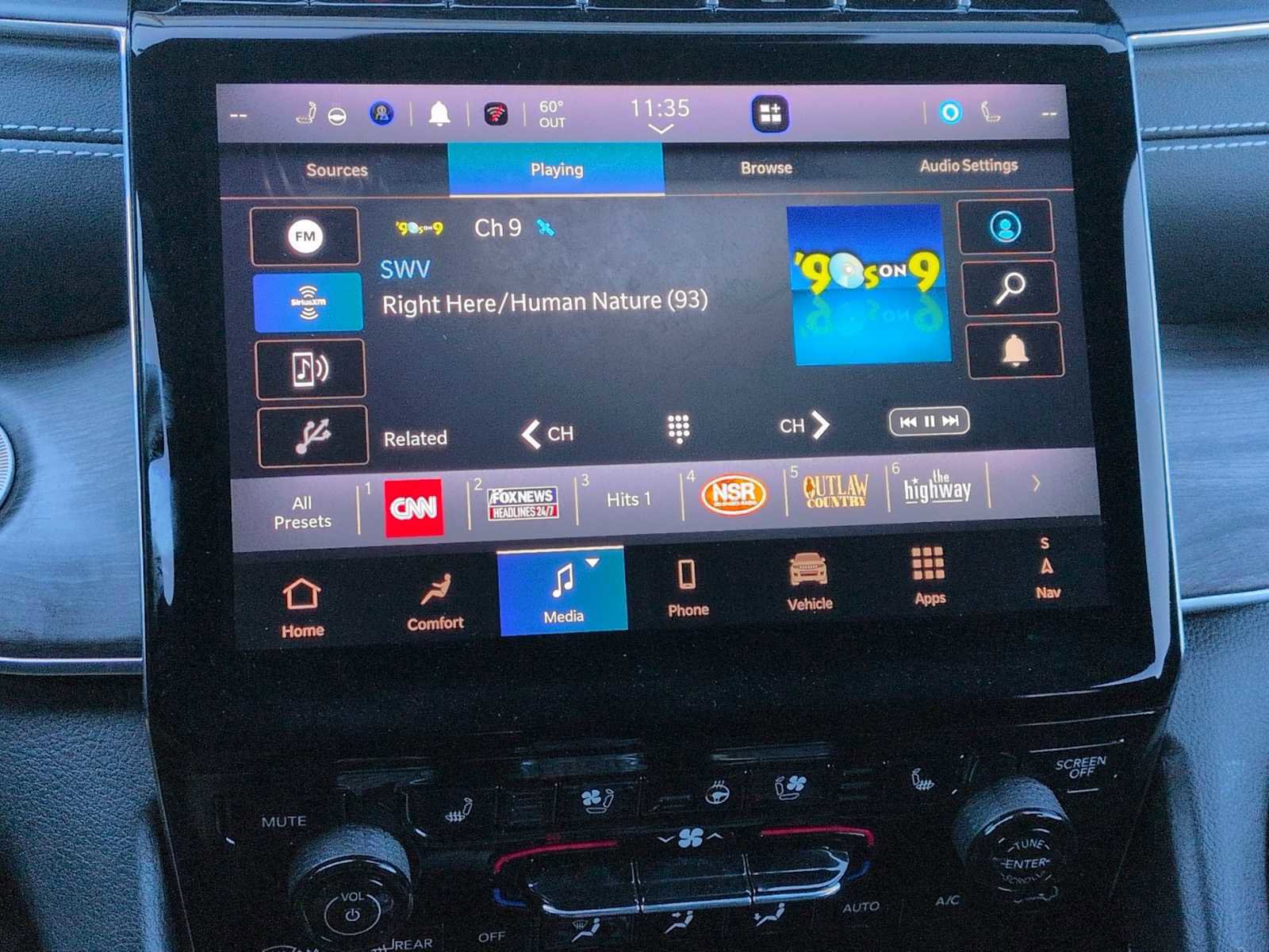 Used 2024 Jeep Grand Cherokee Overland w/ Luxury Tech Group IV image 29