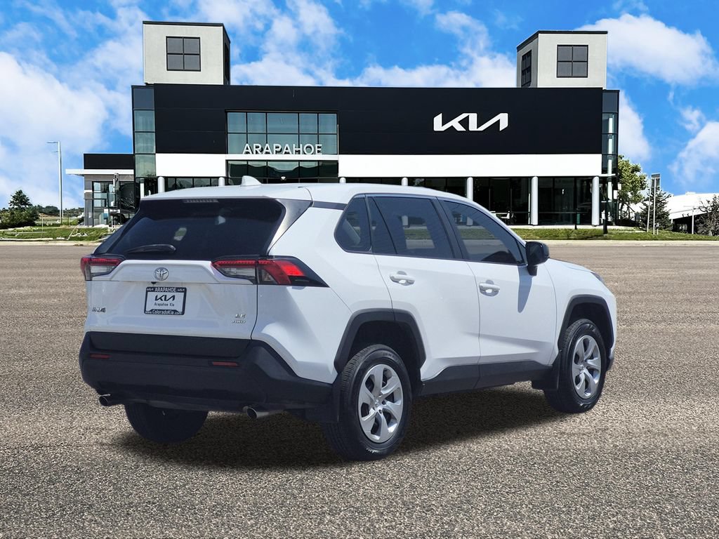 Used 2023 Toyota RAV4 LE AWD/4WD image 5