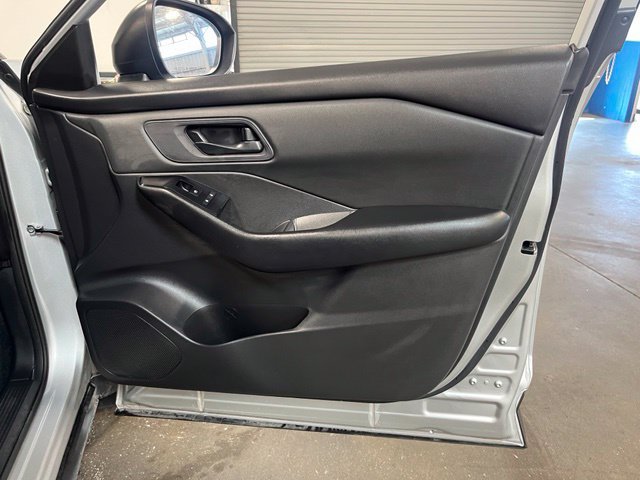 Used 2024 Nissan Rogue S AWD/4WD image 13