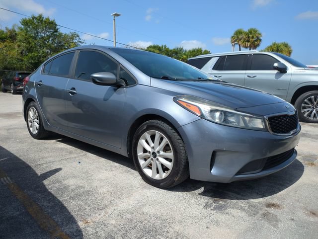Used 2017 Kia Forte S FWD image 2