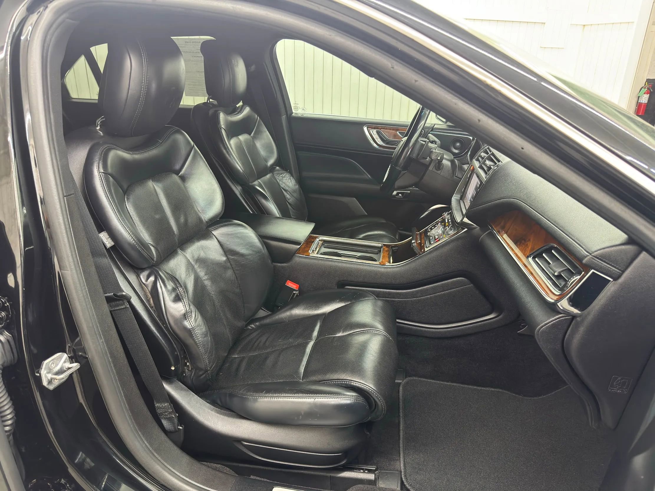 Used 2017 Lincoln Continental Select image 10