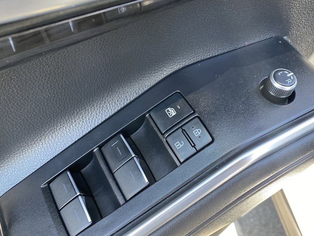 Certified 2021 Toyota Highlander Platinum FWD image 24