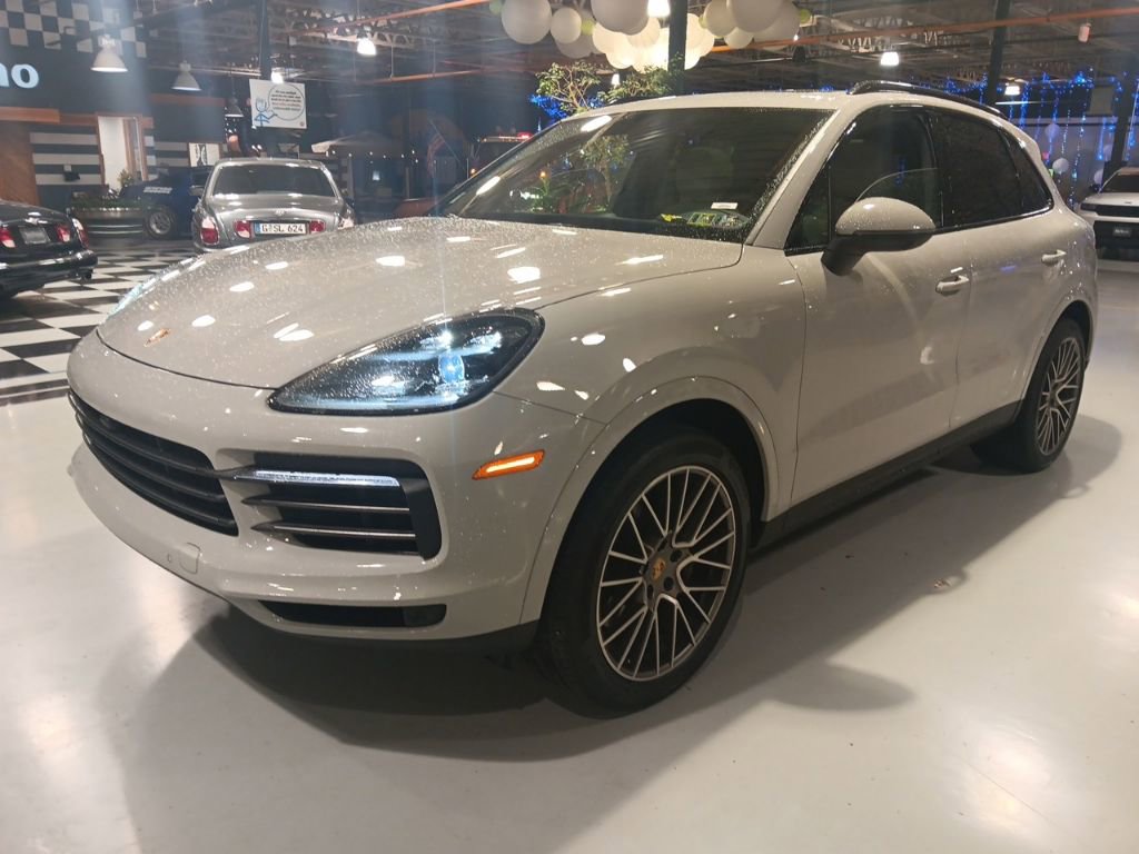 Used 2023 Porsche Cayenne Platinum Edition AWD/4WD image 1