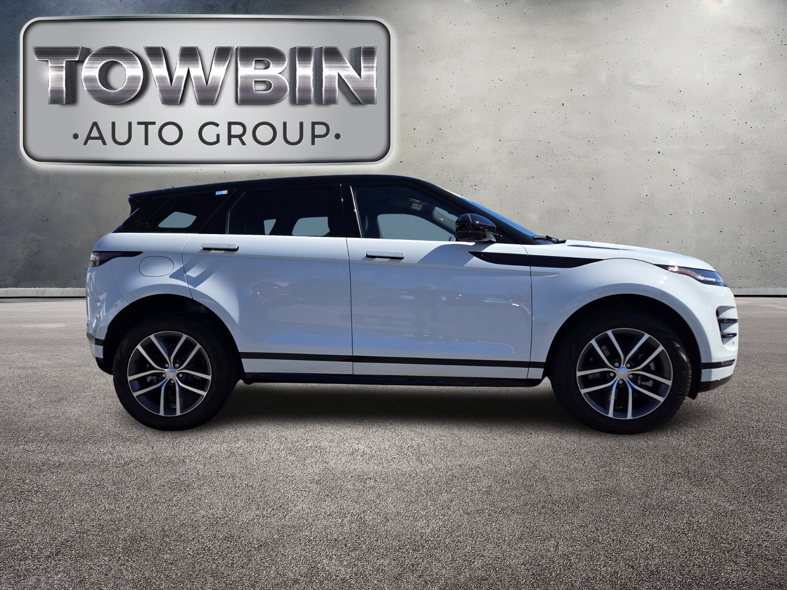 Used 2024 Land Rover Range Rover Evoque Dynamic SE AWD/4WD image 3