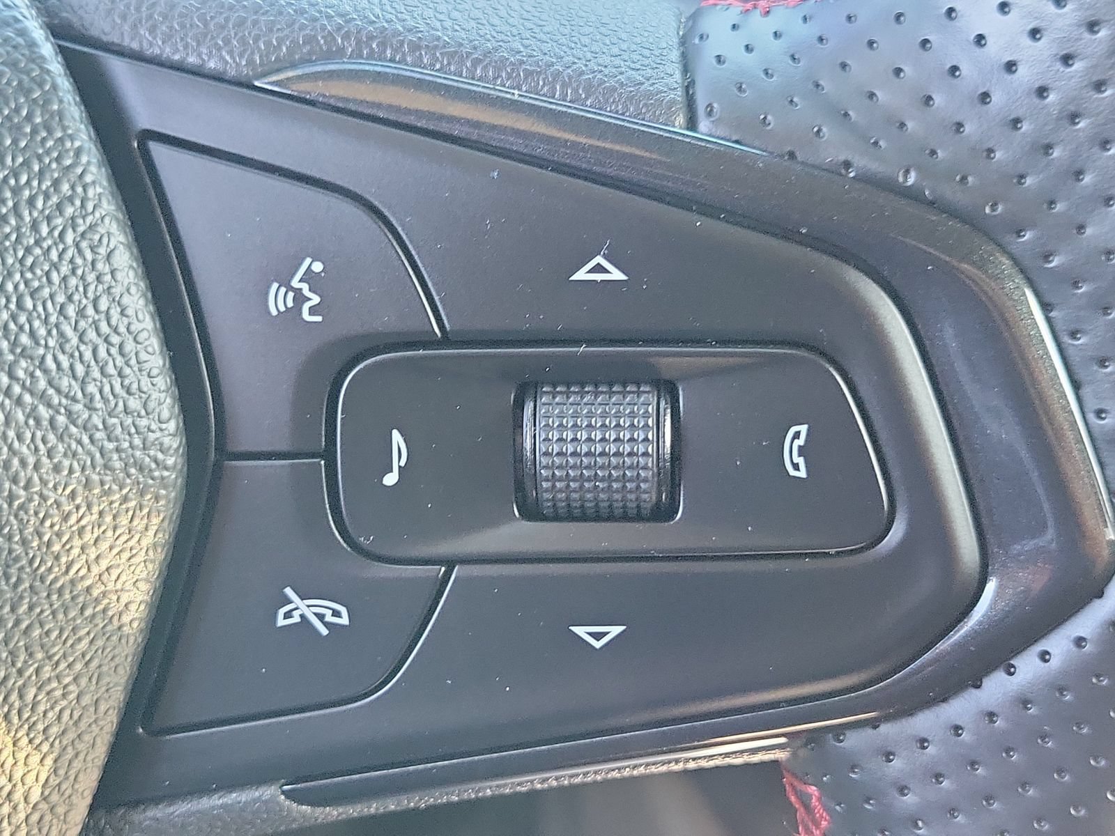 Used 2024 Chevrolet Trax RS FWD image 9