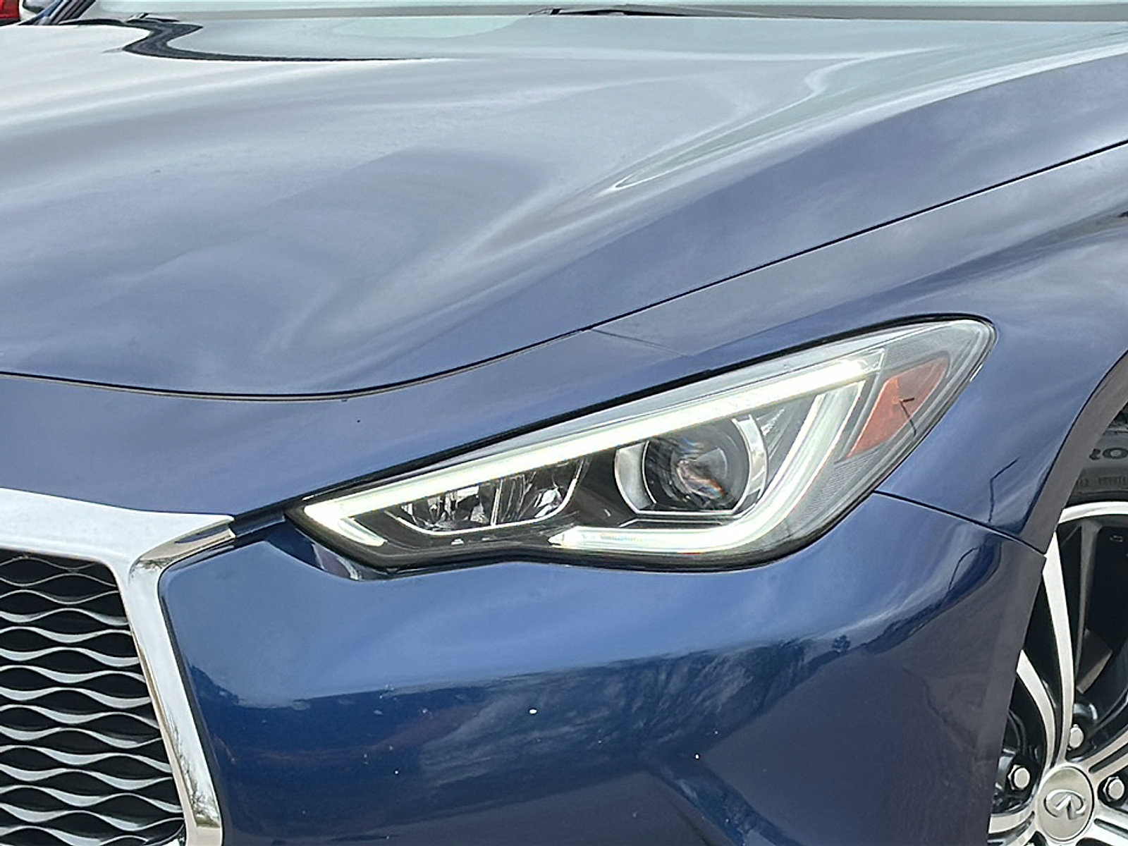 Used 2019 INFINITI Q60 3.0t Luxe w/ Essential Package image 4