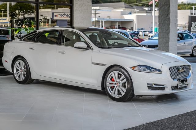 Used 2019 Jaguar XJ L Portfolio RWD image 4