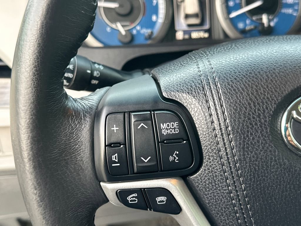 Used 2017 Toyota Sienna XLE w/ XLE Navigation Package FWD image 23