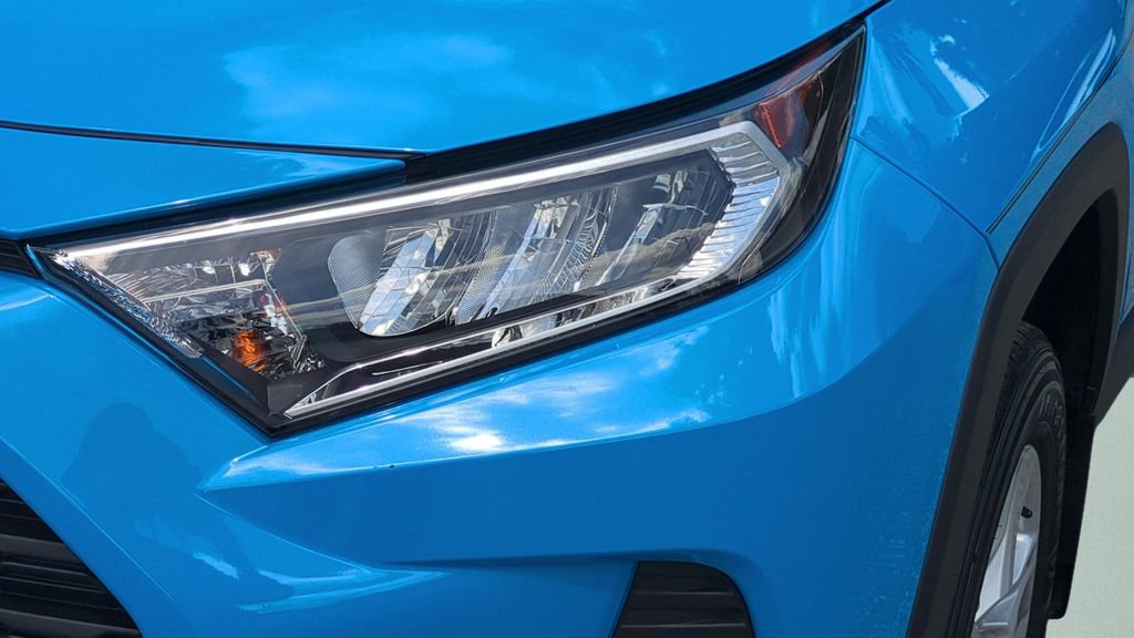 Used 2021 Toyota RAV4 XLE w/ Convenience Package FWD image 26