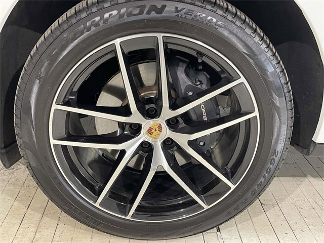 Certified 2025 Porsche Macan image 13