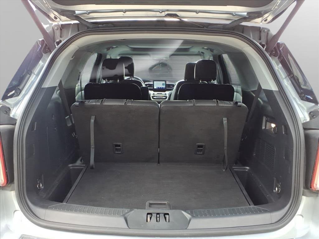 Used 2022 Ford Explorer XLT w/ Equipment Group 202A image 14