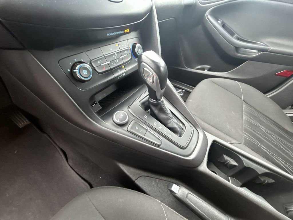 Used 2016 Ford Focus SE w/ SE Cold Weather Package image 19