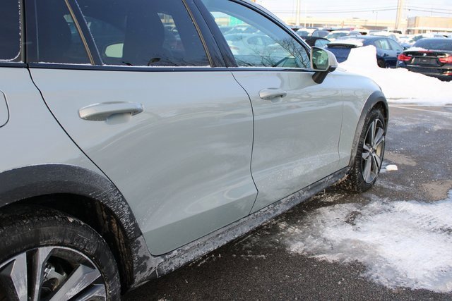 Used 2025 Volvo V60 B5 Cross Country Plus image 48