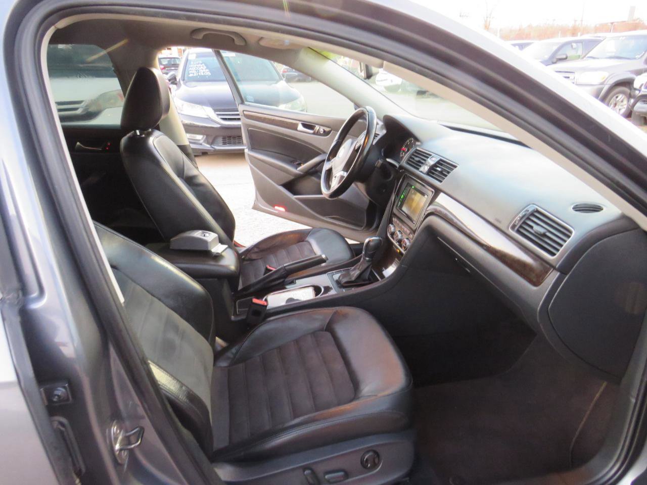 Used 2014 Volkswagen Passat TDI SEL Premium FWD image 24