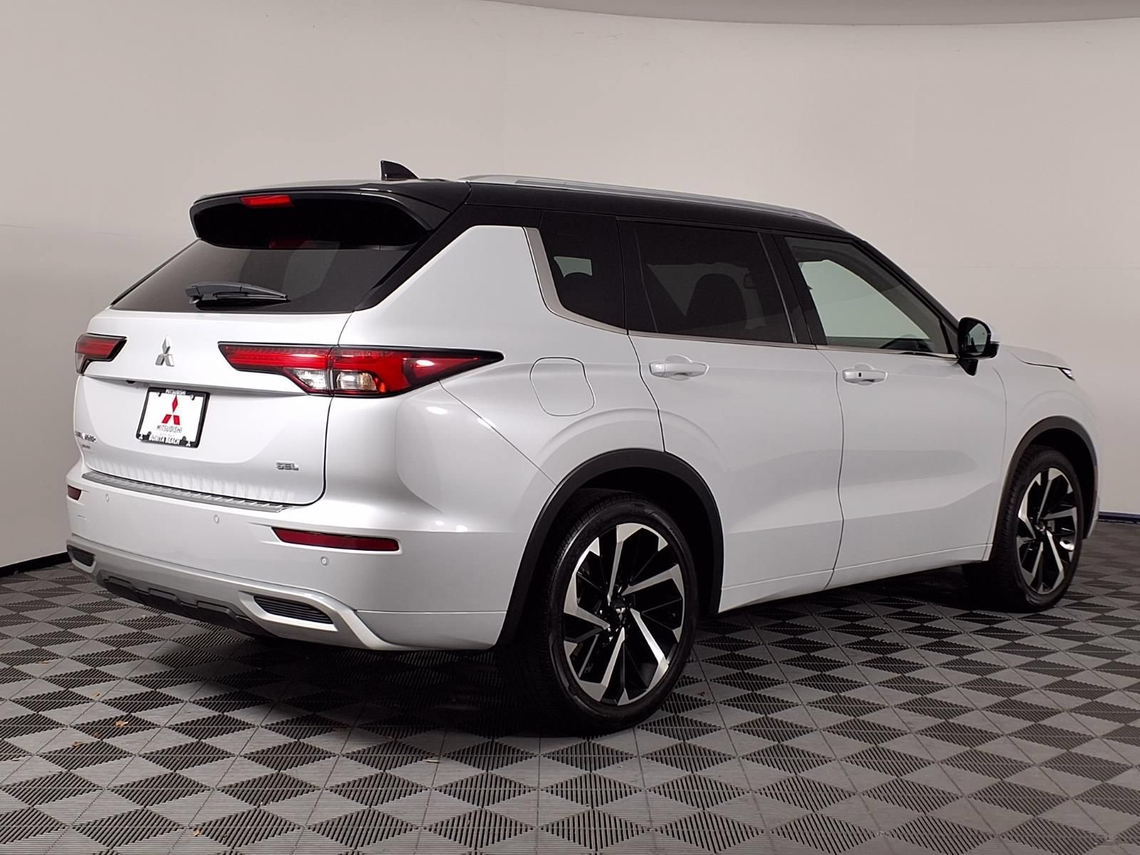 Used 2024 Mitsubishi Outlander SEL FWD image 33