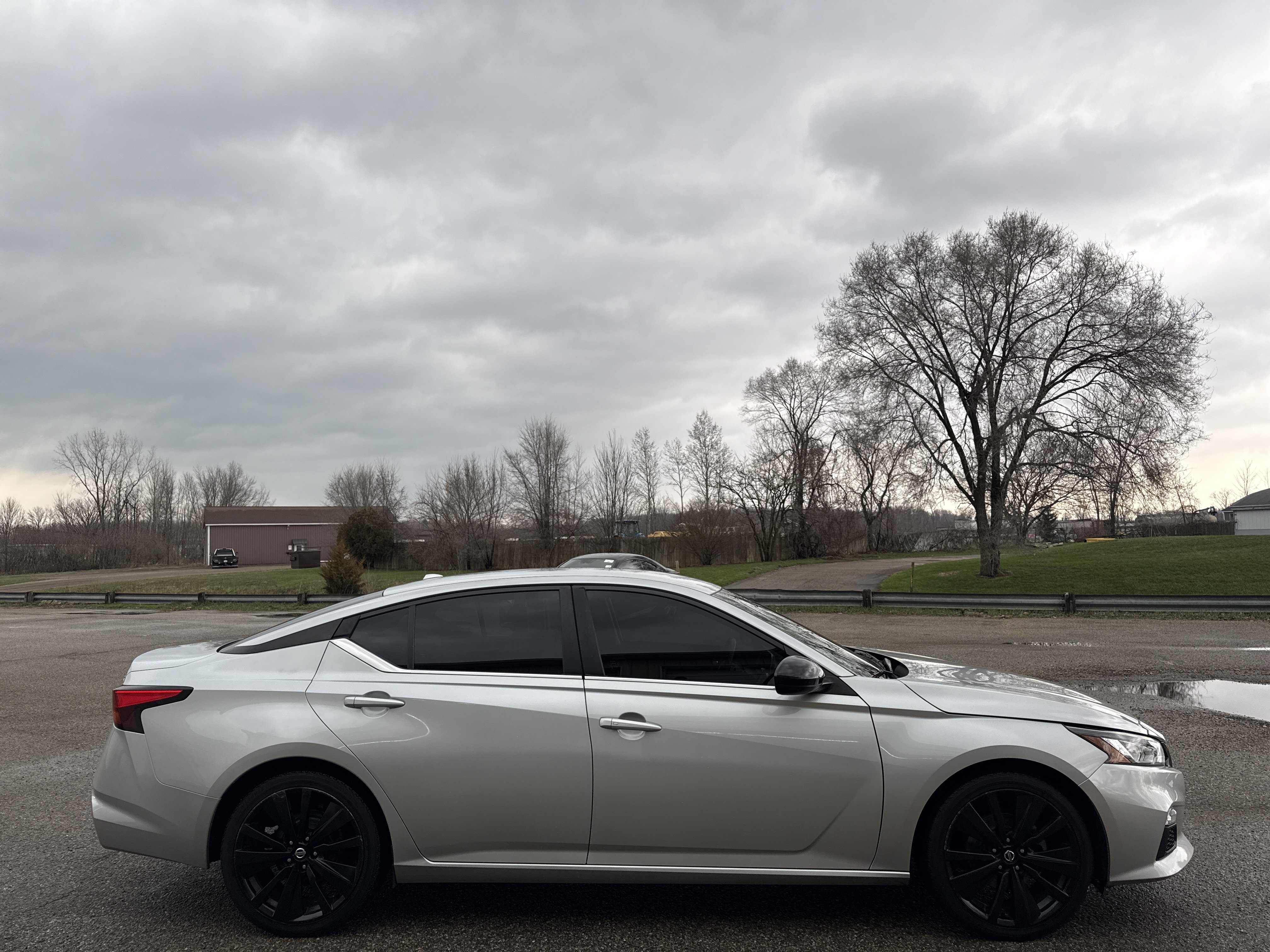 Used 2021 Nissan Altima 2.5 SR FWD image 2