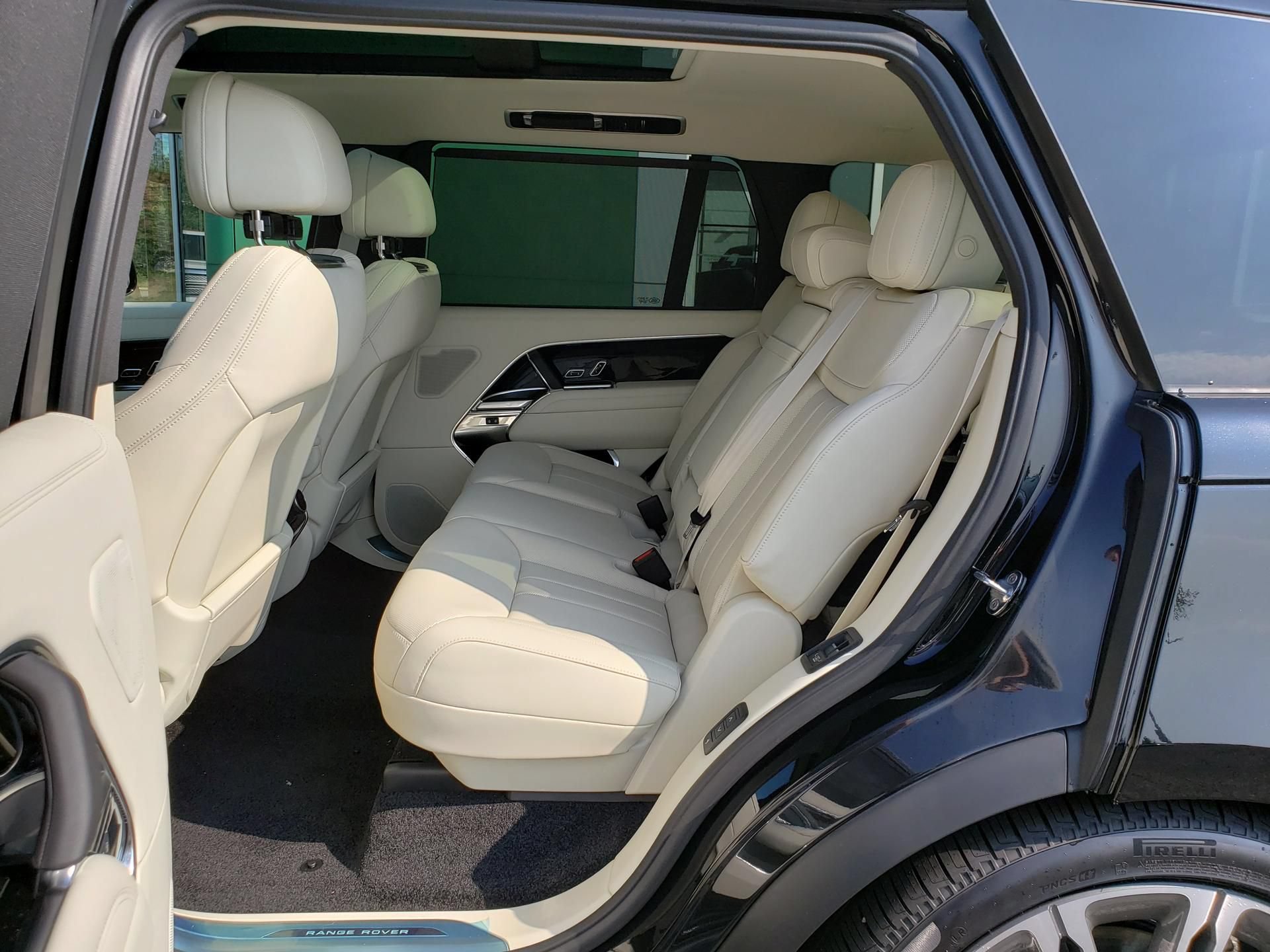 New 2027 Land Rover Range Rover Long Wheelbase SE AWD/4WD image 12