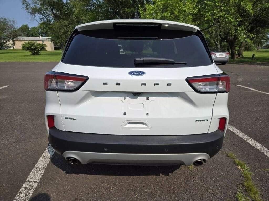 Used 2022 Ford Escape SEL image 4