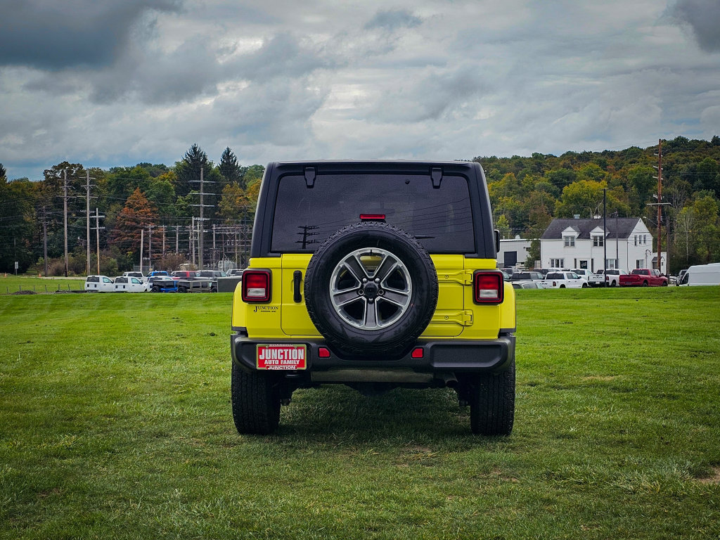 Used 2022 Jeep Wrangler Unlimited Sahara w/ Cold Weather Group AWD/4WD image 5