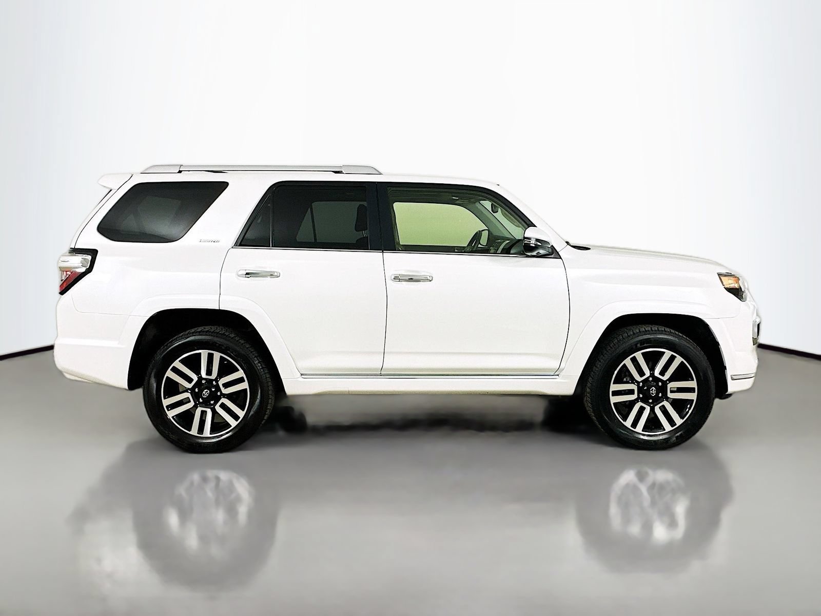 Used 2024 Toyota 4Runner Limited AWD/4WD image 4