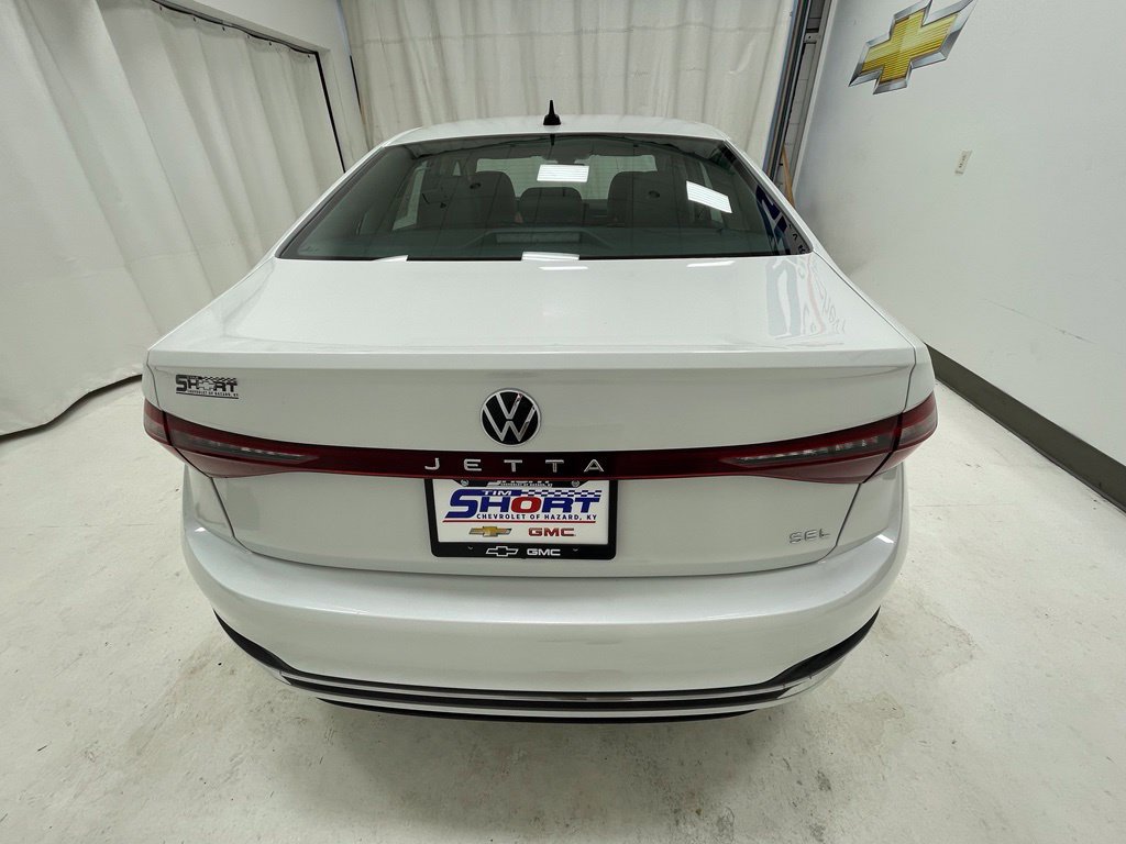 Used 2025 Volkswagen Jetta SEL FWD image 5