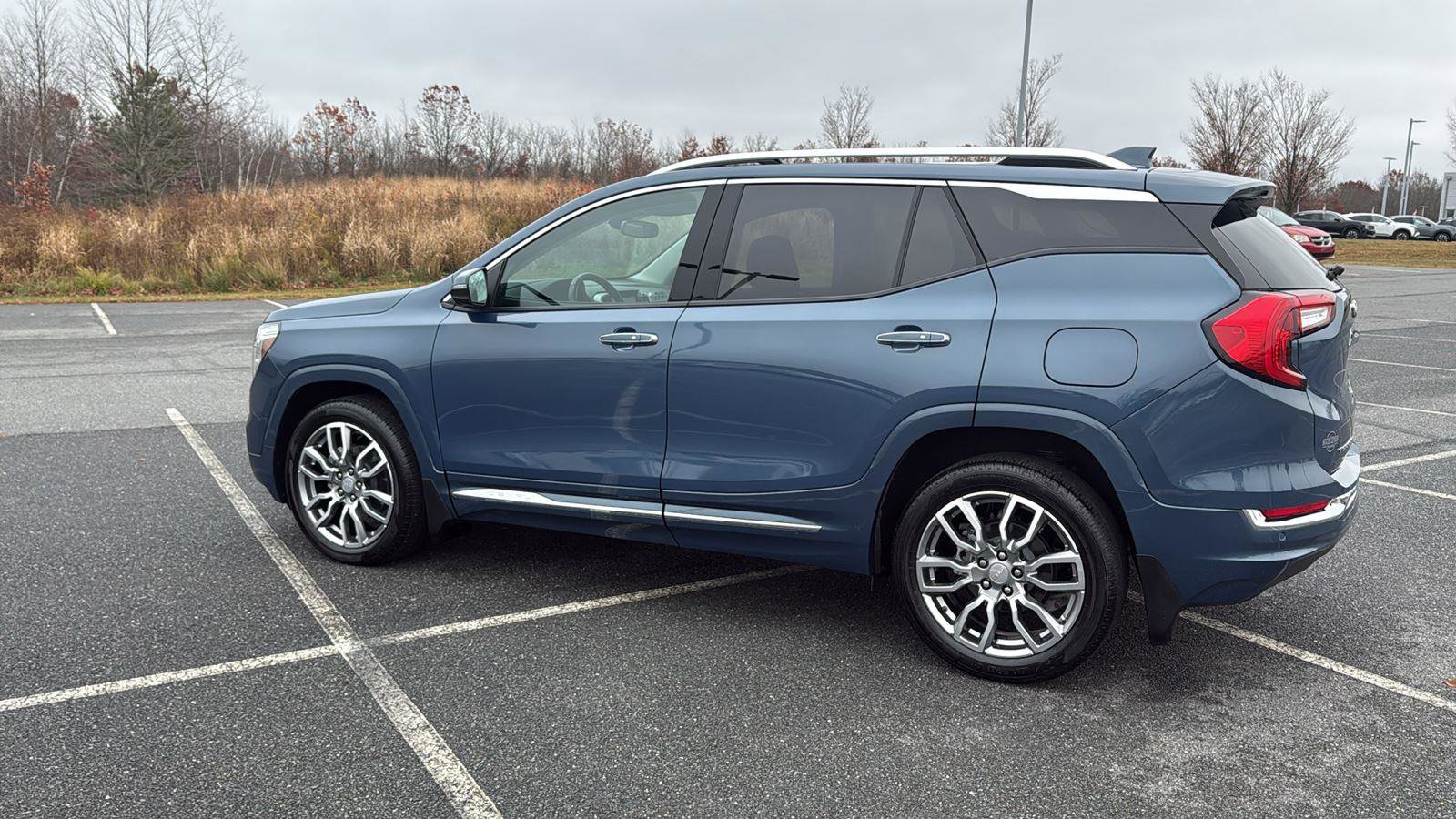 Used 2024 GMC Terrain Denali w/ Denali Premium Package image 11