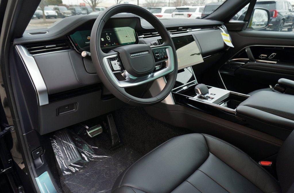 Used 2026 Land Rover Range Rover SE AWD/4WD image 13