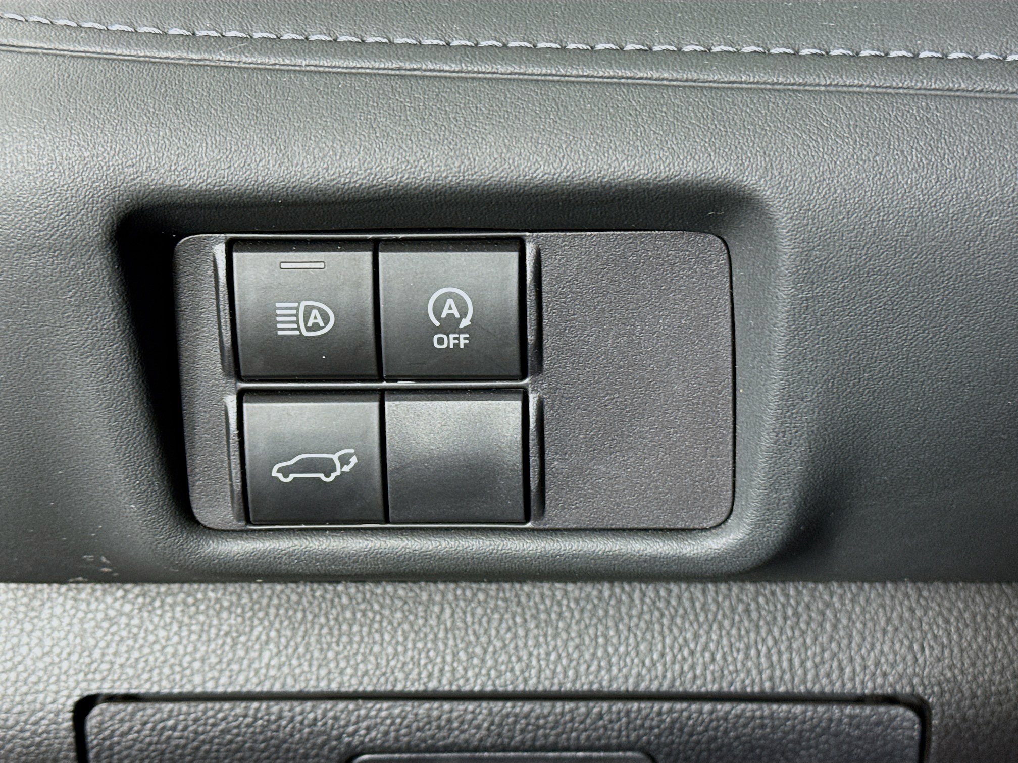 Used 2025 Toyota Highlander LE AWD/4WD image 10
