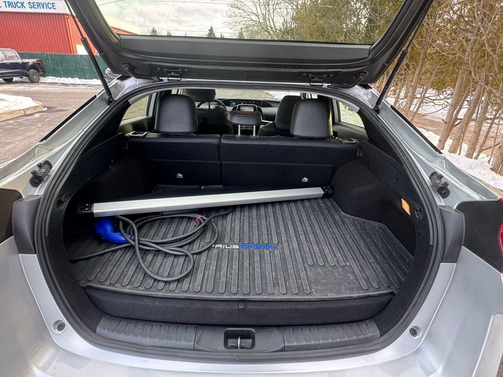 Used 2022 Toyota Prius Prime XLE image 4