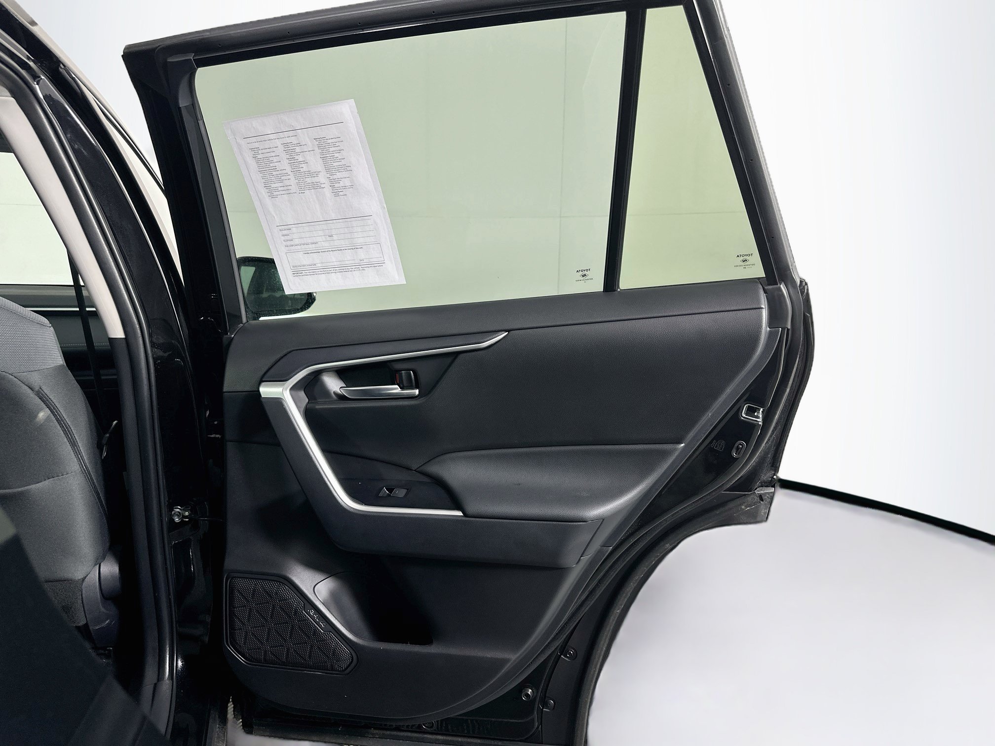 Used 2025 Toyota RAV4 XLE FWD image 30