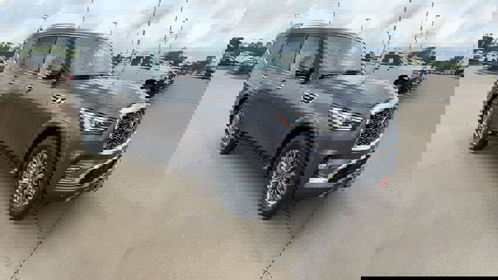 Used 2024 INFINITI QX80 Luxe image 3