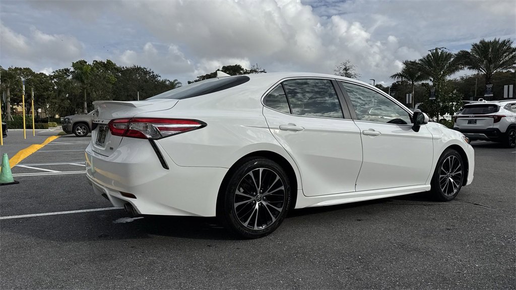 Used 2020 Toyota Camry SE image 25