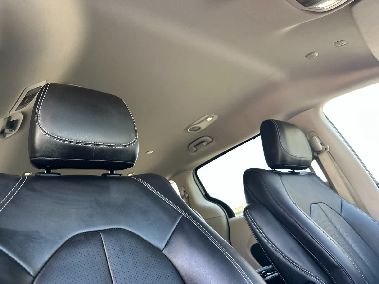 Used 2024 Chrysler Pacifica Touring-L FWD image 18