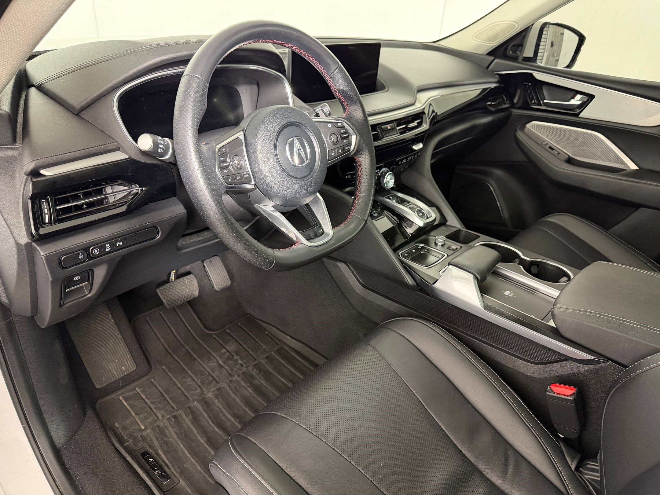 Used 2024 Acura MDX SH-AWD w/ Technology Package image 3