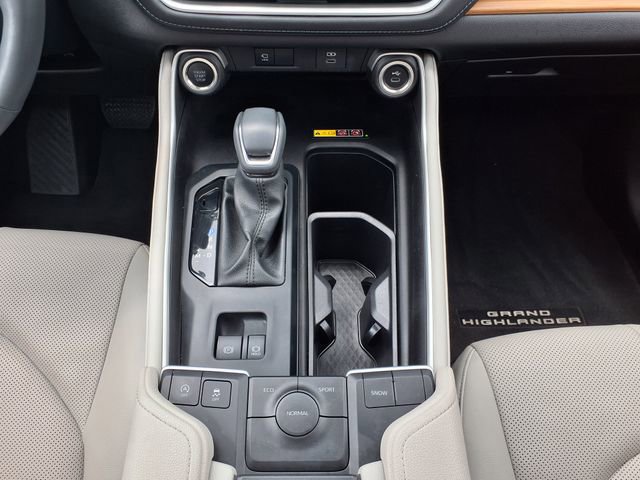 Used 2025 Toyota Grand Highlander FWD image 34