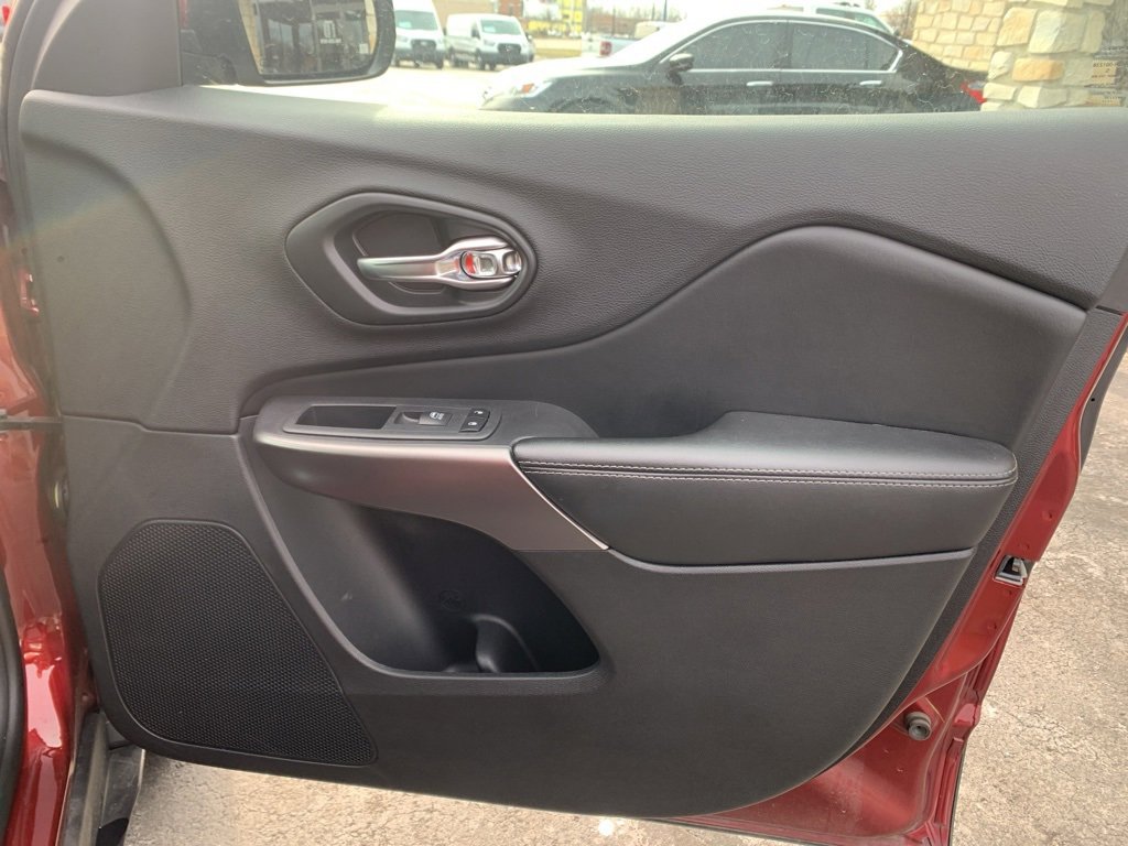 Used 2020 Jeep Cherokee Limited image 18