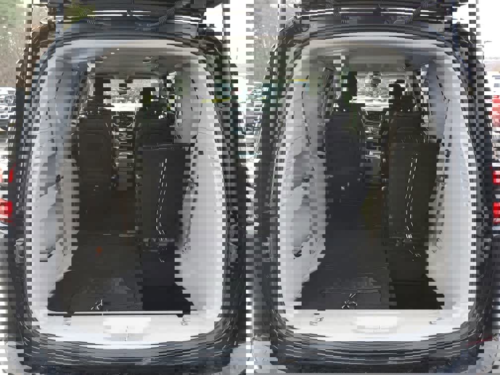 Certified 2024 Chrysler Pacifica Touring-L image 10