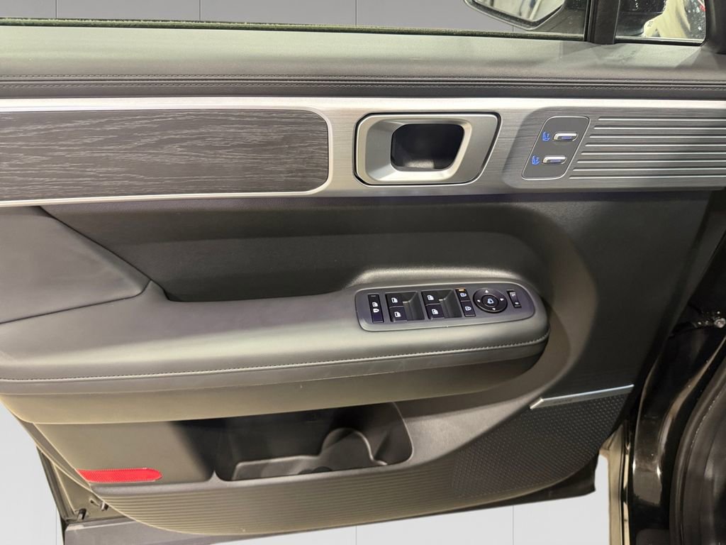 Used 2025 Hyundai Santa Fe Limited image 11