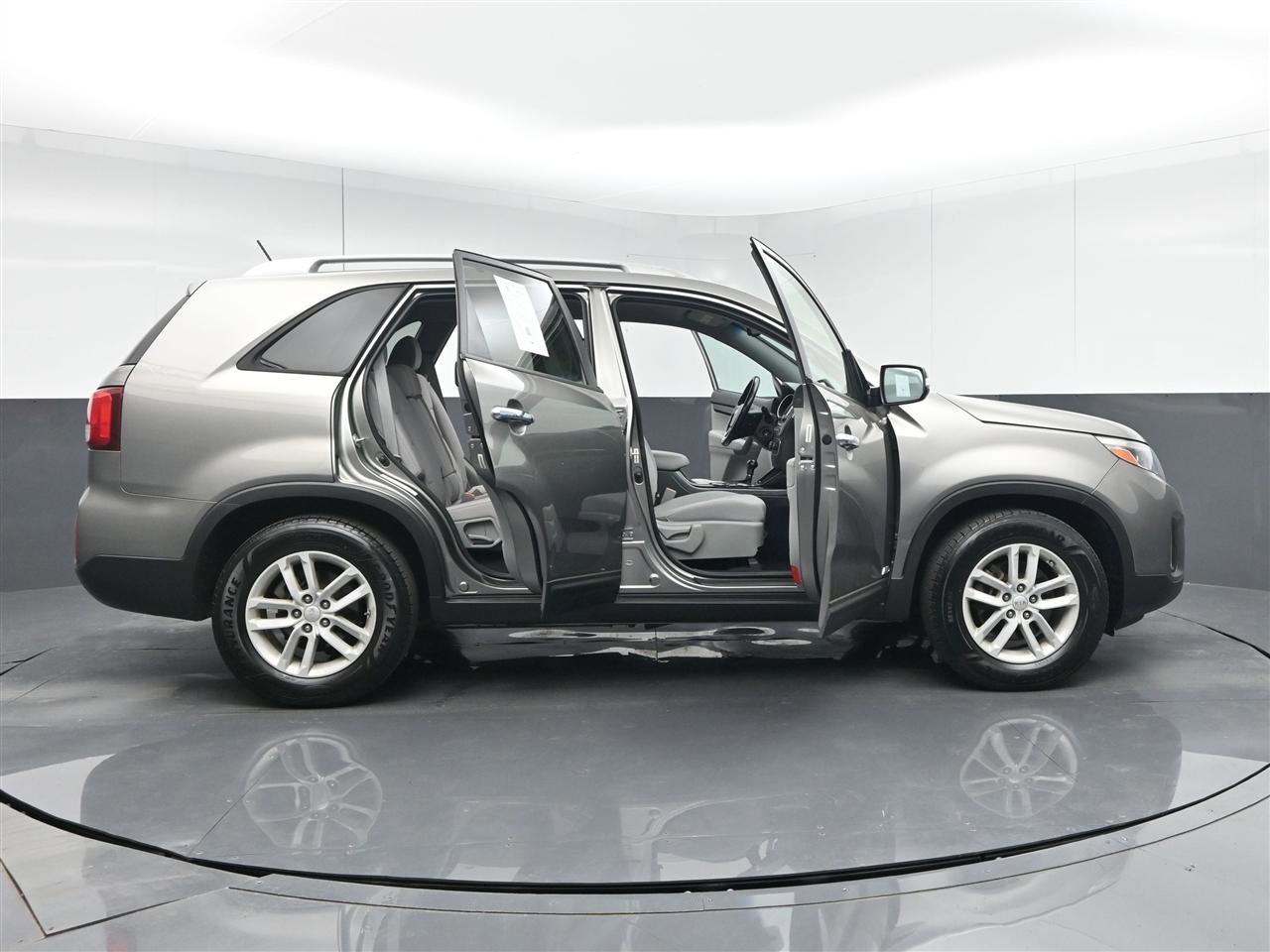 Used 2015 Kia Sorento LX image 40