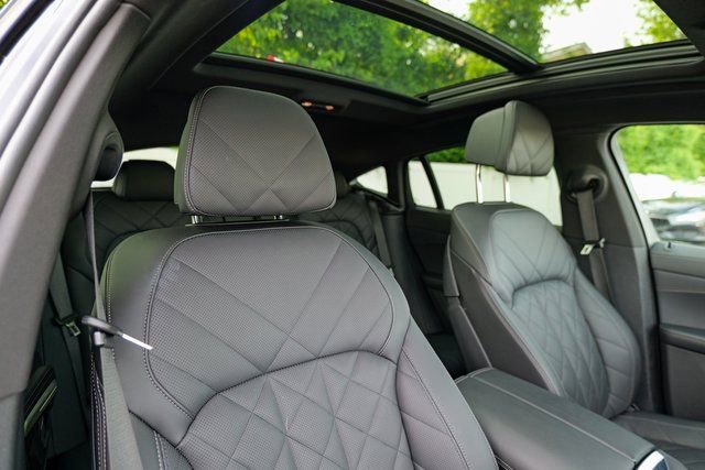 Used 2024 BMW X6 xDrive40i w/ Premium Package image 39