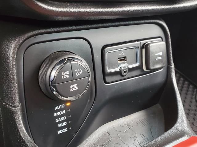 Used 2016 Jeep Renegade Trailhawk image 28