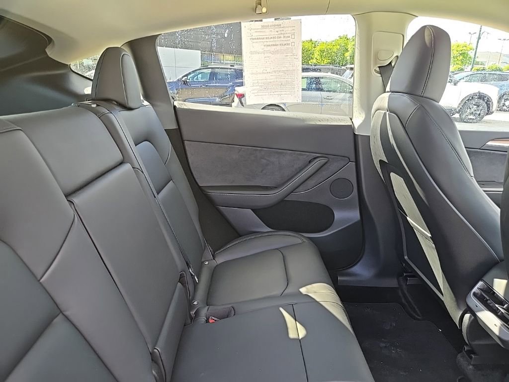 Used 2023 Tesla Model Y Long Range AWD/4WD image 32