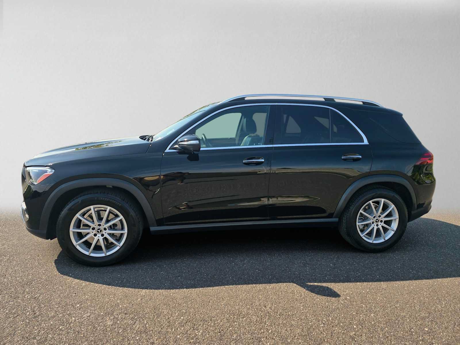 Used 2025 Mercedes-Benz GLE 350 4MATIC w/ Driver Assistance Package image 6