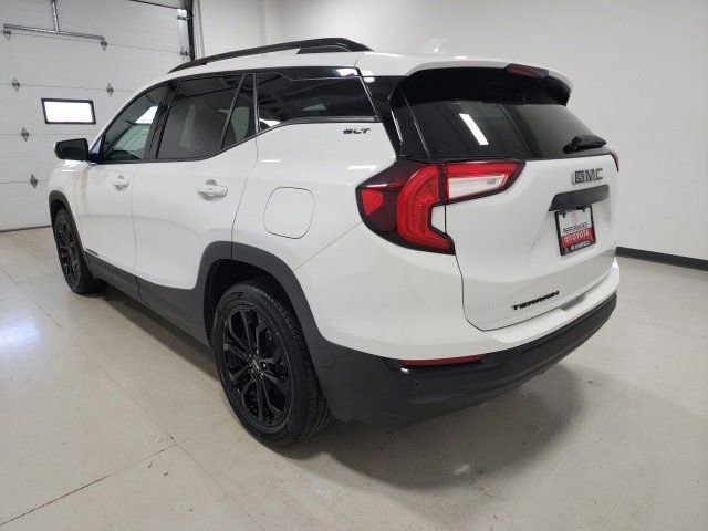 Used 2022 GMC Terrain SLT w/ Elevation Edition image 9
