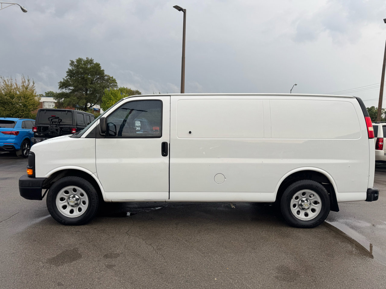 Used 2011 Chevrolet Express 1500 AWD w/ Power Package image 6