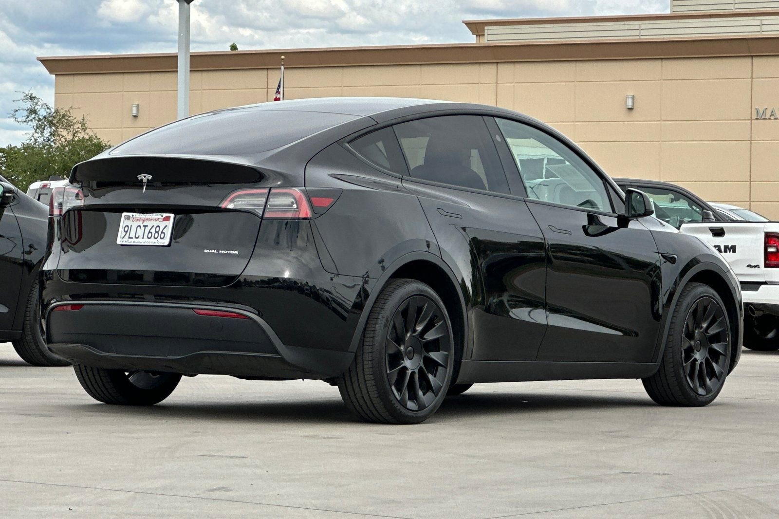 Used 2024 Tesla Model Y Long Range image 6
