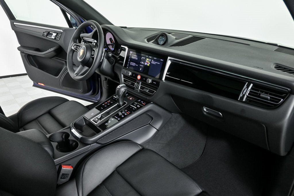 New 2026 Porsche Macan image 25